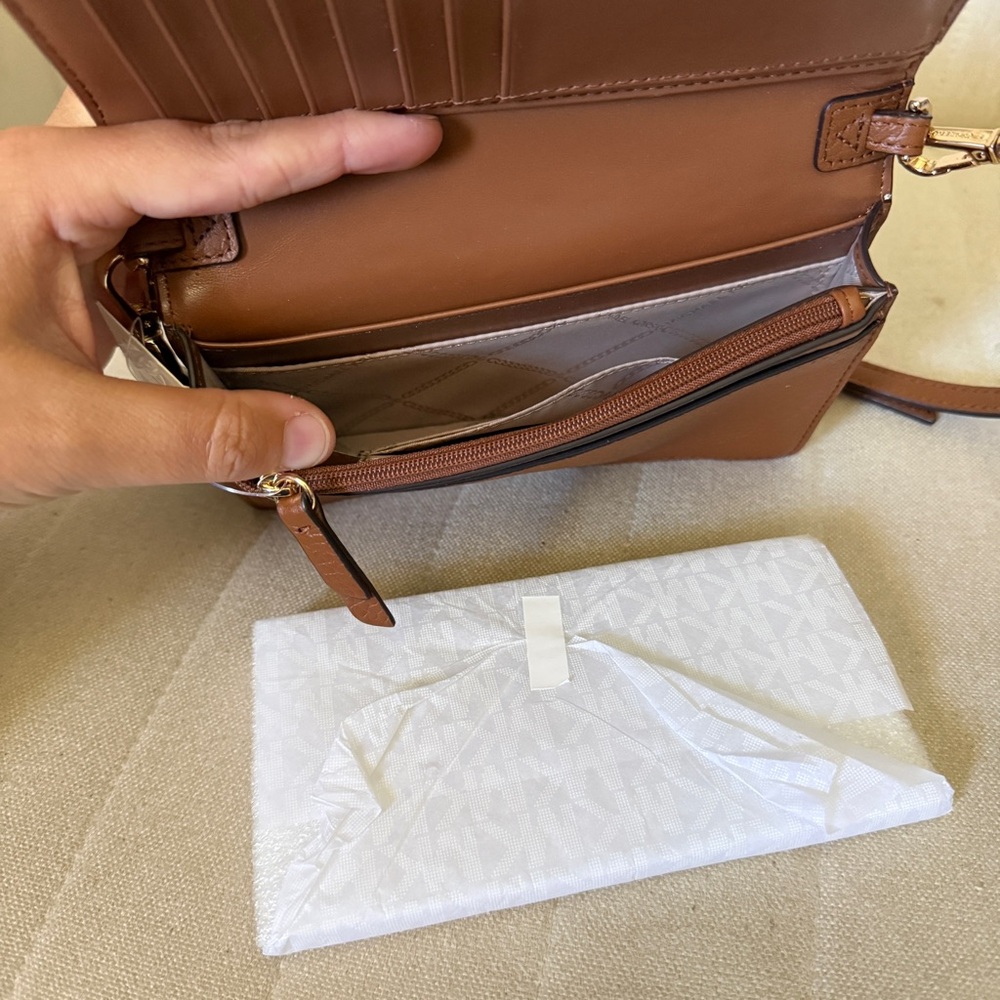 NWT Michael Kors Brown Leather Clutch Crossbody Bag with Removable Strap - Picture 9 of 13